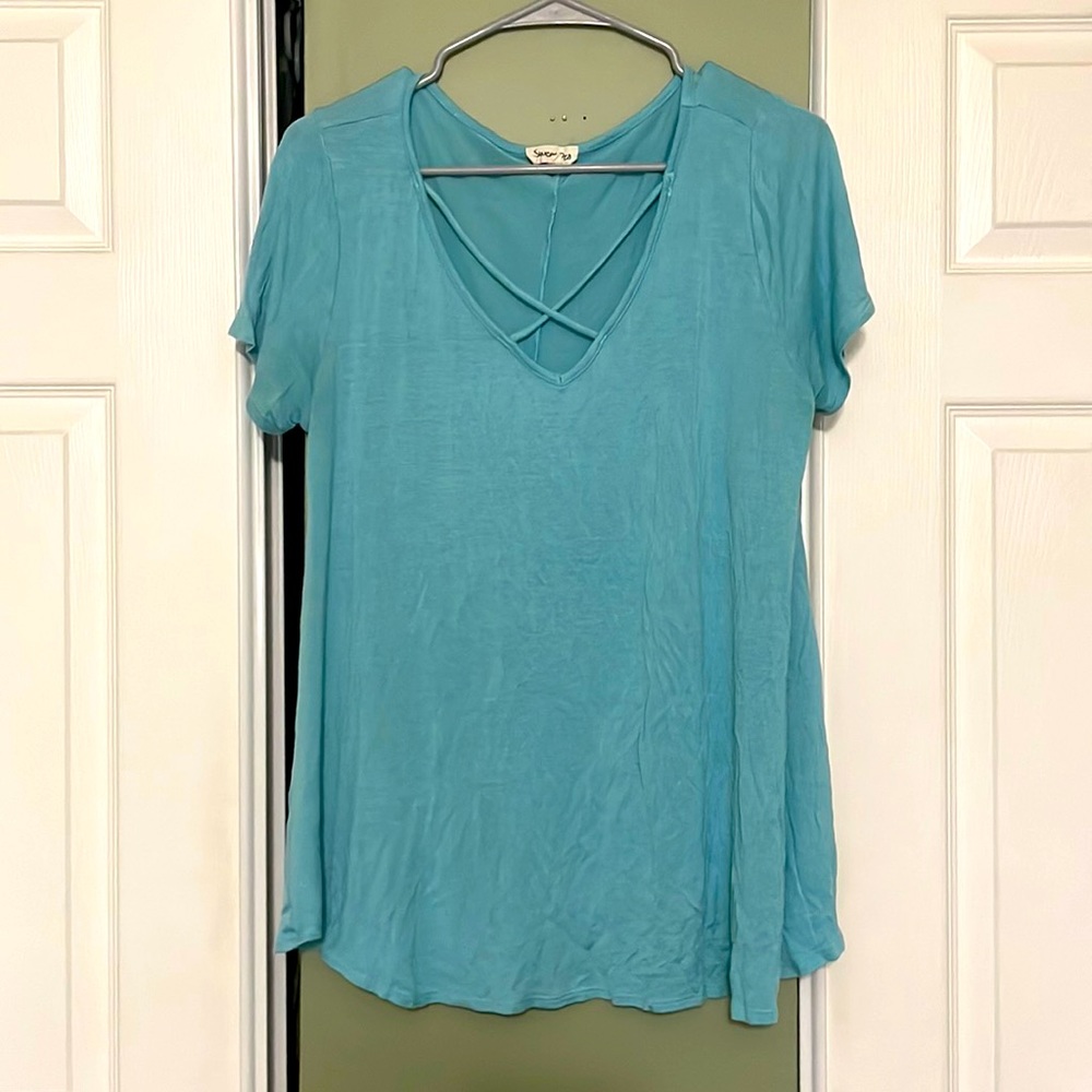 Women’s Top, Super Cute! Size Medium, Great Condition!